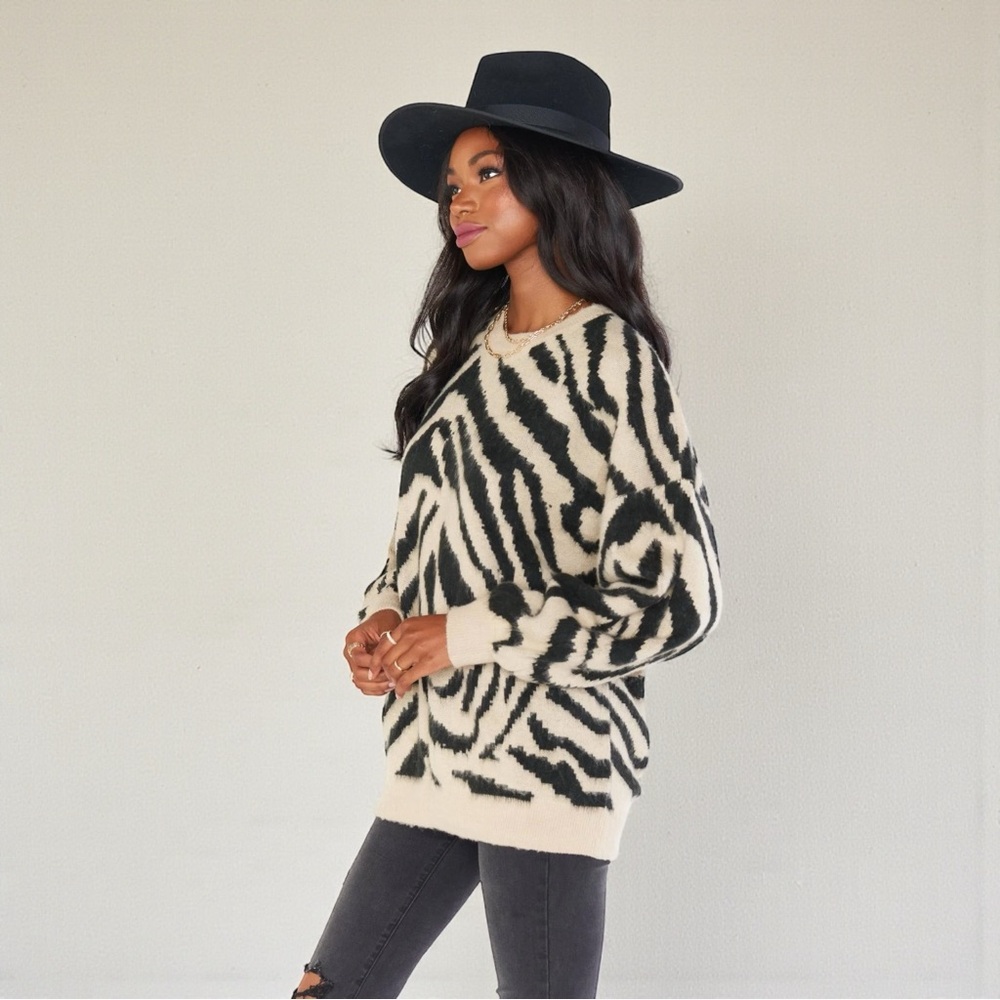 SHOW ME YOUR MUMU Tiger Knit Sweater Beige Black Long Sleeve Crew Neck Size S